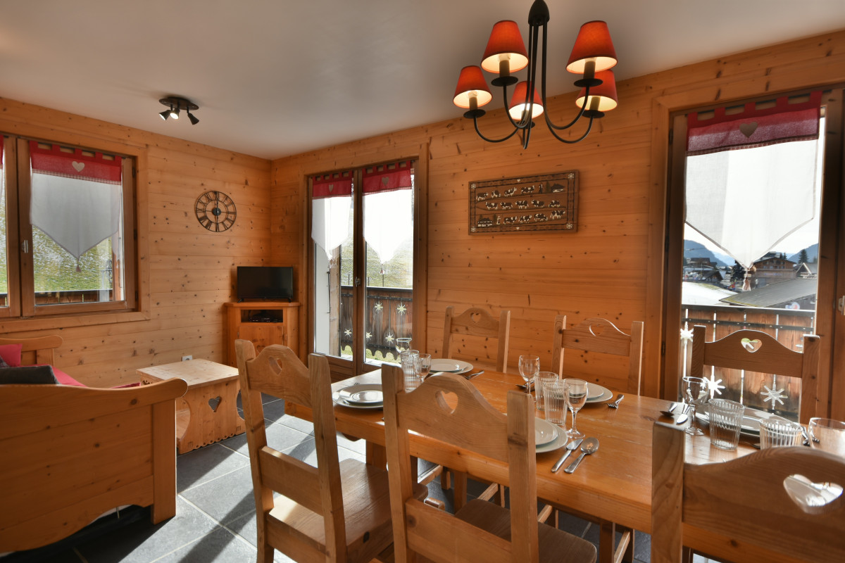 Carry-4-salon-salle-a-manger-location-appartement-chalet-Les-Gets