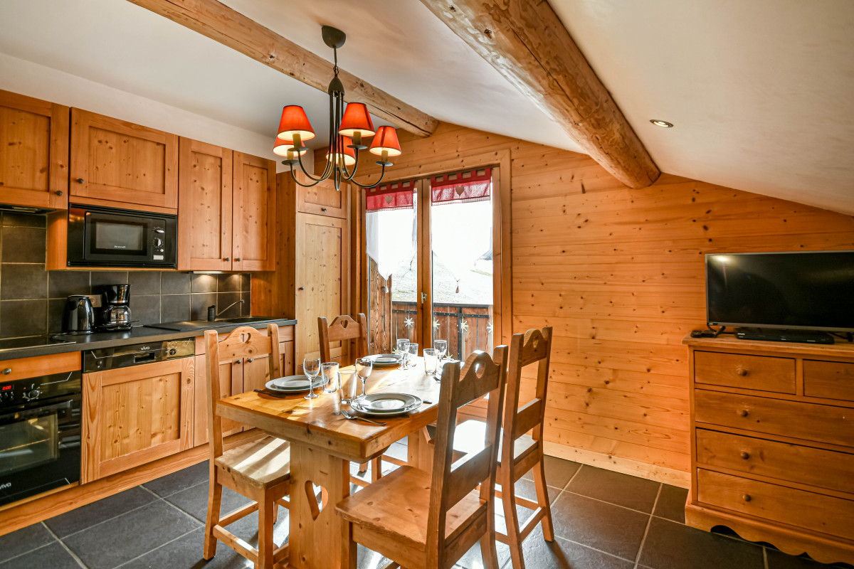 Carry-5-cuisine-sejour-location-appartement-chalet-Les-Gets