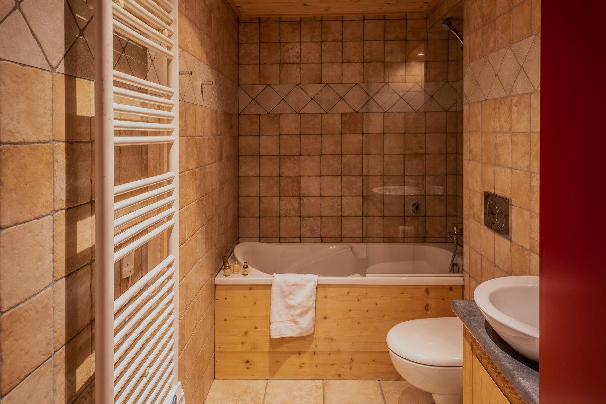 chalet-1066-mouflon-salle-de-bain-location-appartement-chalet-Les-Gets