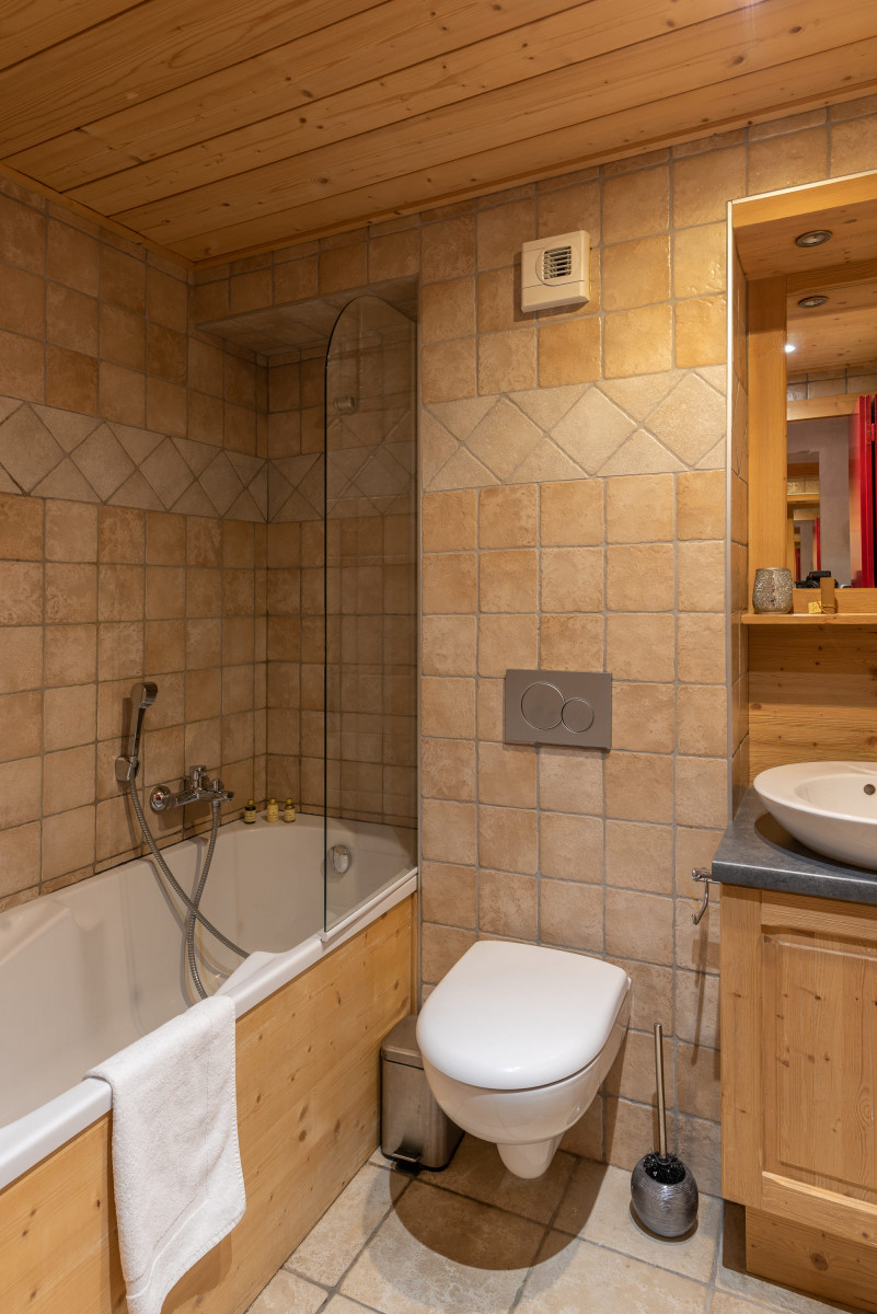 chalet-1066-mouflon-salle-de-bain-location-appartement-chalet-Les-Gets