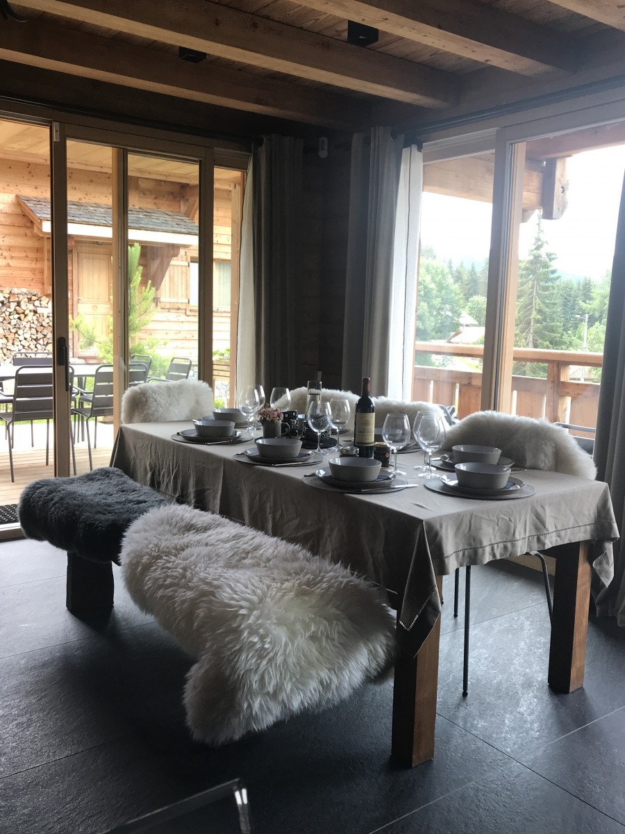 Chalet-Aramis-salle-a-manger-location-appartement-chalet-Les-Gets