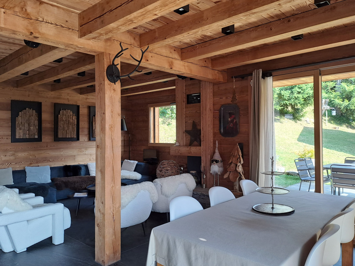 Chalet-Aramis-salle-a-manger-salon-location-appartement-chalet-Les-Gets