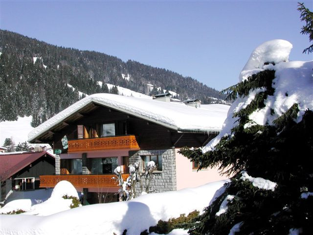 Chalet-Holiday-exterieur-hiver-location-appartement-chalet-Les-Gets