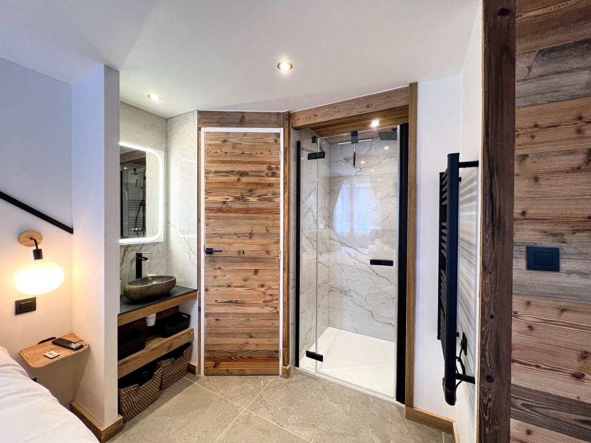 chalet-lumikki-chambre-salle-de-bain-location-appartement-chalet-Les-Gets