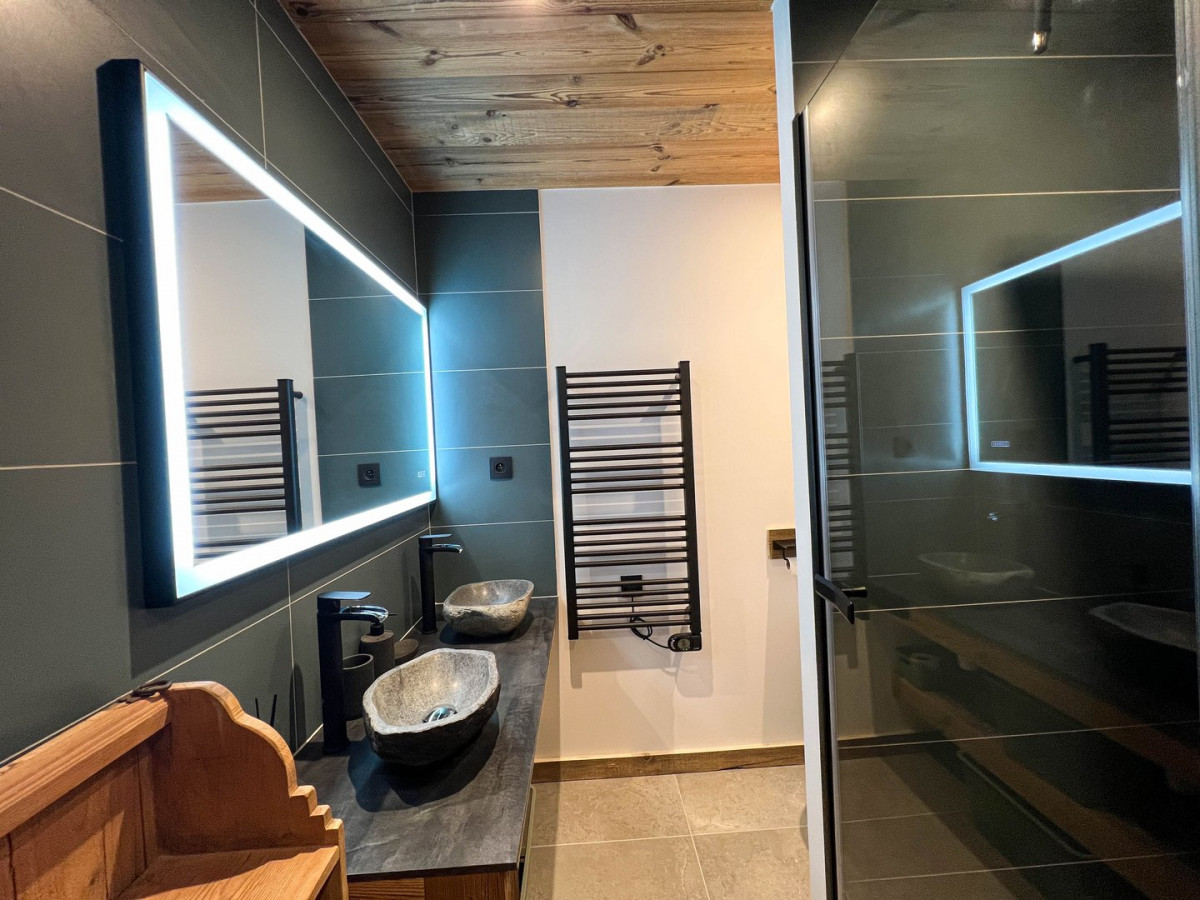 chalet-lumikki-salle-de-bain-location-appartement-chalet-Les-Gets