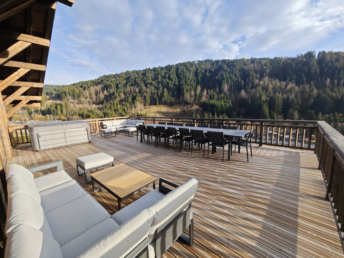 Chalet-Magy-1-terrasse-jacuzzi-location-appartement-chalet-Les-Gets