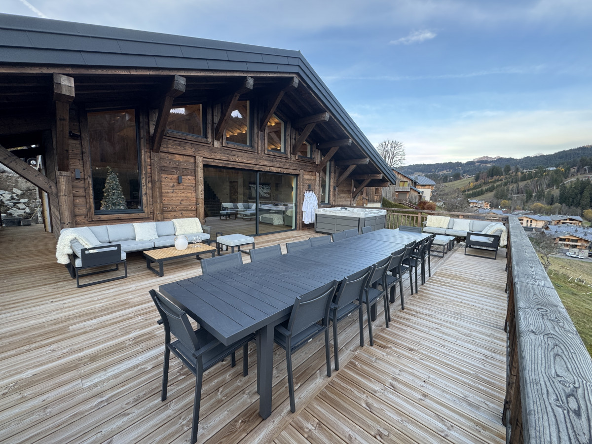 Chalet-Magy-1-terrasse-jacuzzi-location-appartement-chalet-Les-Gets