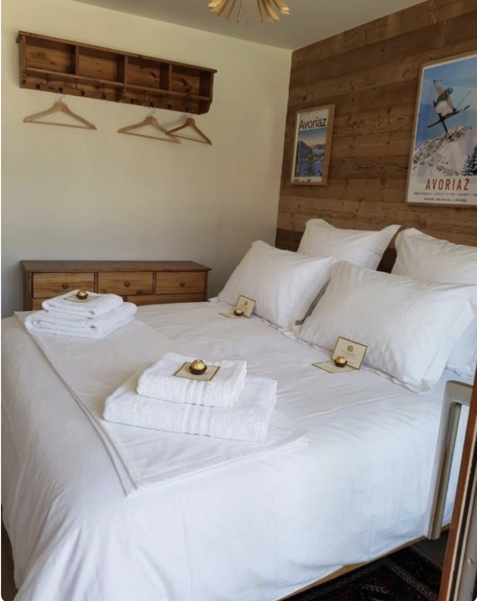 Chalet-Nabor-chambre-lit-double-location-appartement-chalet-Les-Gets