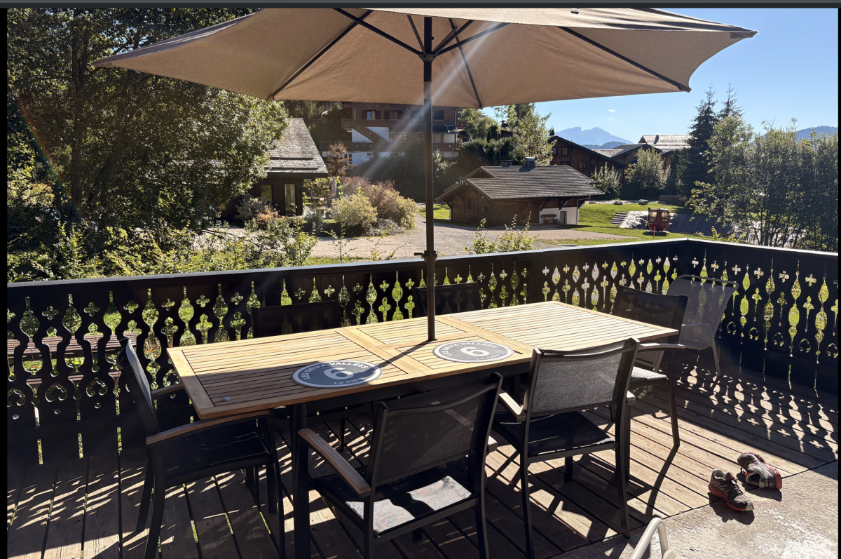 Chalet-Nabor-terrasse-ete-location-appartement-chalet-Les-Gets