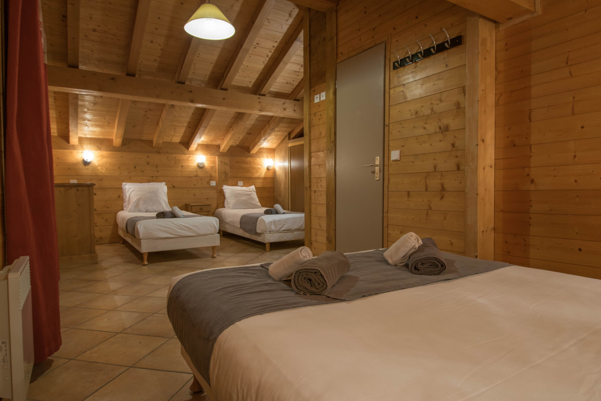 chalet-novelin-chambre-lit-double-simple-appartement-chalet-Les-Gets