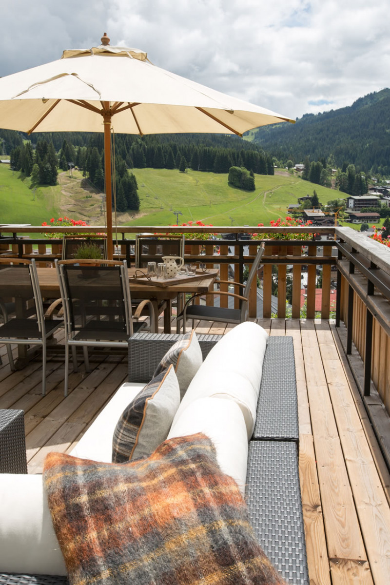 Chalet345-exterieur-terrasse-vue-ete-location-appartement-chalet-Les-Gets