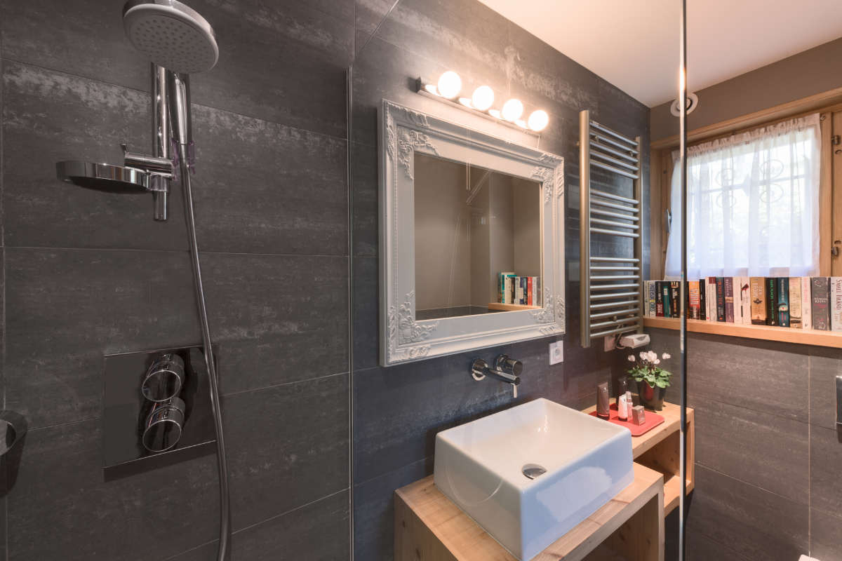 Chalet345-salle-de-bain-location-appartement-chalet-Les-Gets