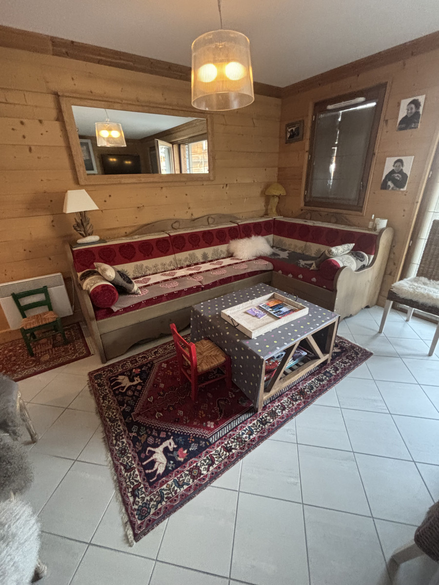chalune-n60-sejour-canape-location-appartement-chalet-les-gets