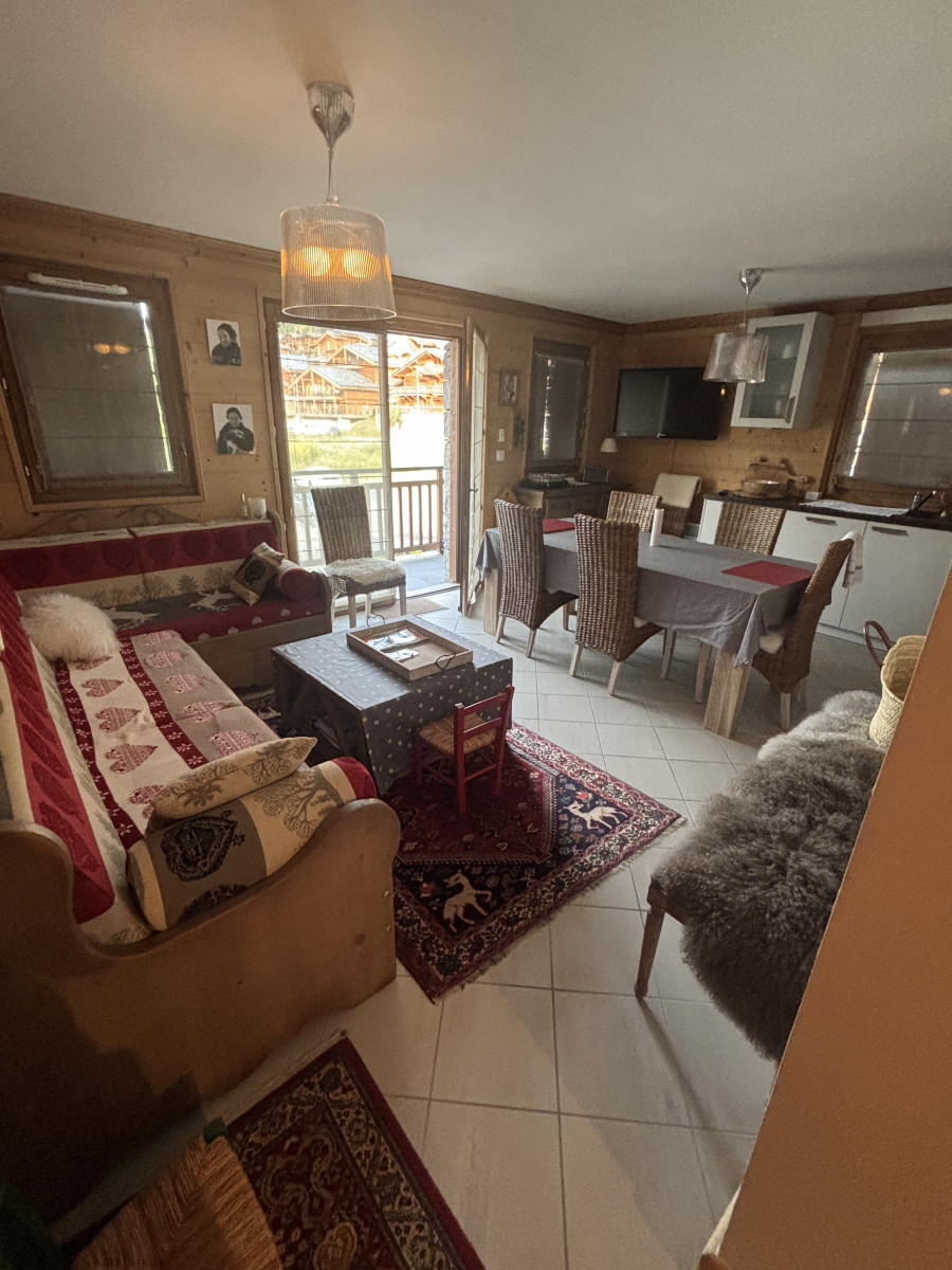 chalune-n60-sejour-salle-a-manger-cuisine-location-appartement-chalet-les-gets