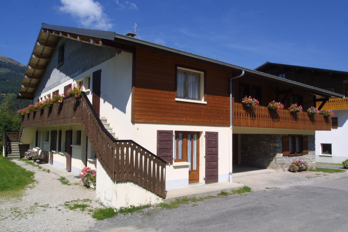 Chamioret-3-Liseron-exterieur-ete-location-appartement-chalet-Les-Gets