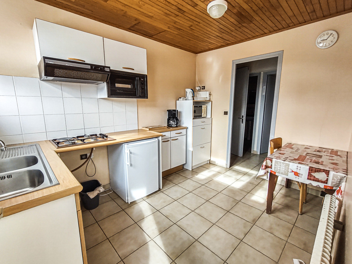 Chamioret-6-Violette-cuisine-location-appartement-chalet-Les-Gets