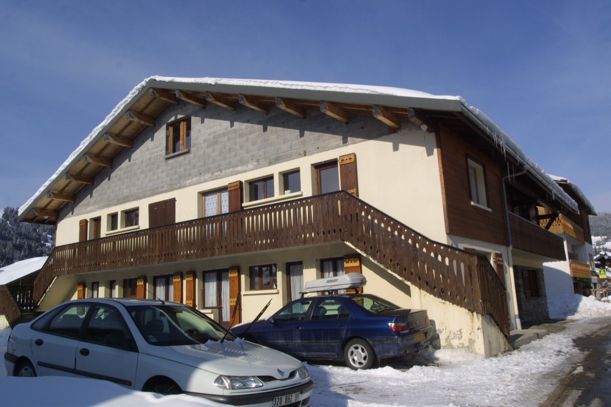 Chamioret-6-Violette-exterieur-hiver1-location-appartement-chalet-Les-Gets