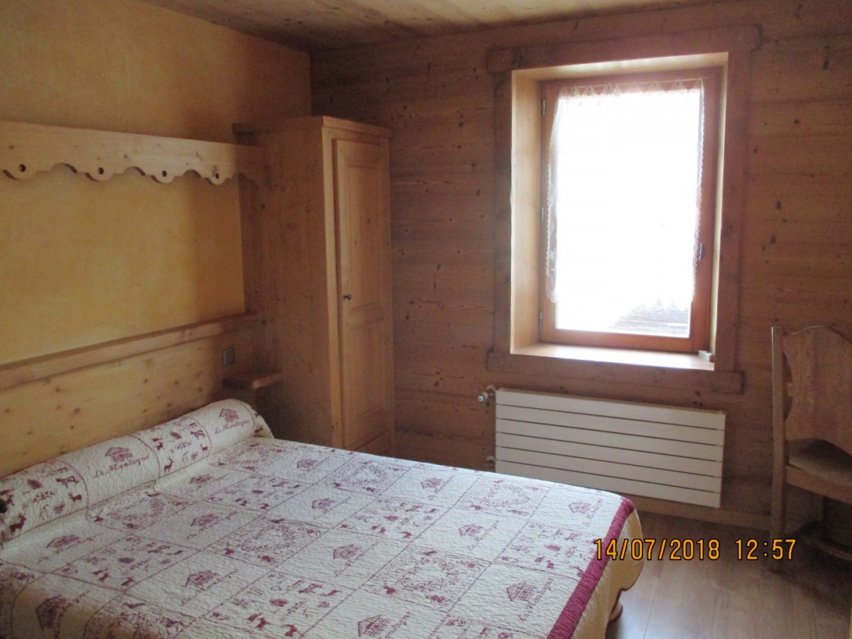 Chapuis-chambre-lit-double-location-appartement-chalet-Les-Gets