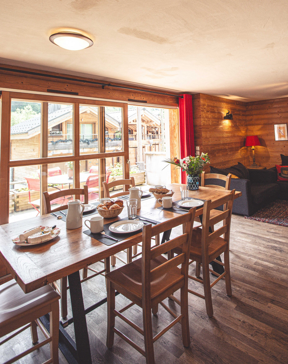 Chaumiere-2-salle-a-manger-salon-location-appartement-chalet-les-gets