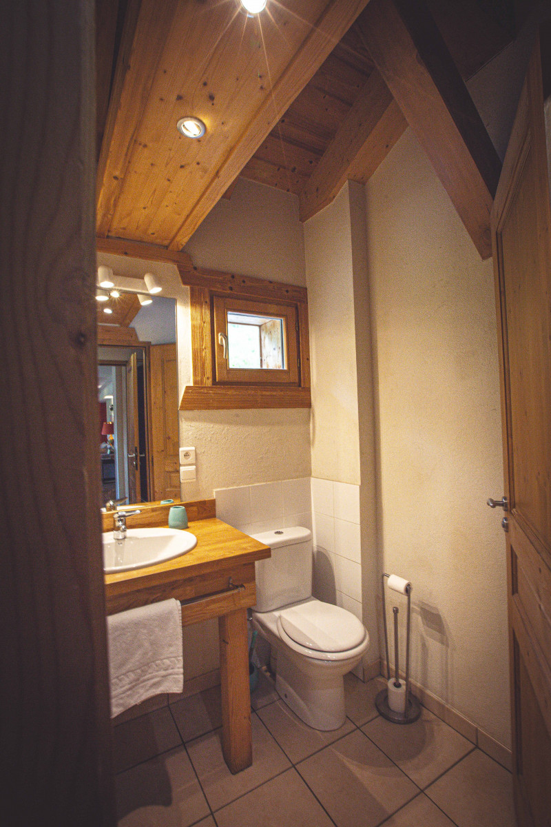 Chaumiere-3-salle-de-bain-location-appartement-chalet-les-gets