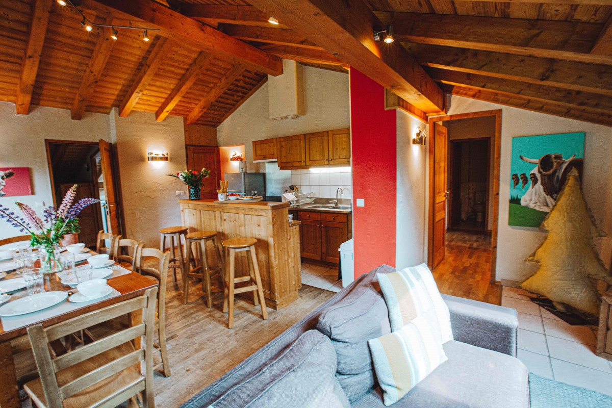 Chaumiere-5-salon-cuisine-location-appartement-chalet-les-gets