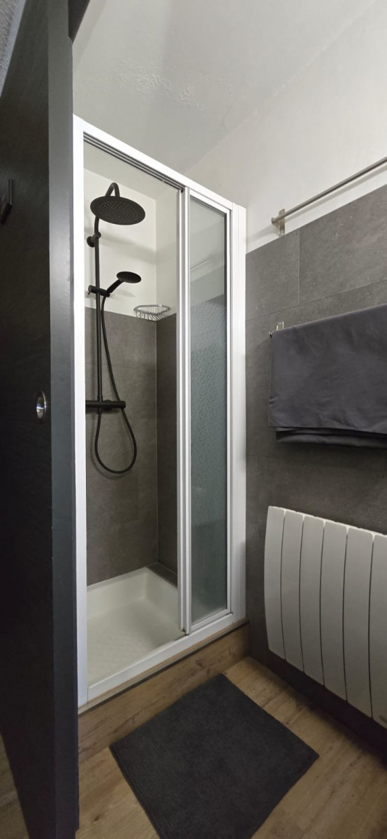 chavannes-2032-salle-de-bain-douche-location-appartement-chalet-Les-Gets