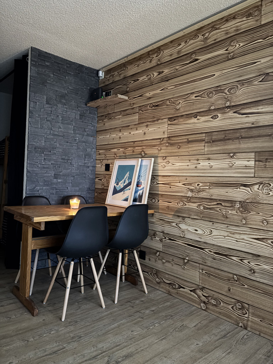 chavannes-2032-salon-cuisine-table-location-appartement-chalet-Les-Gets