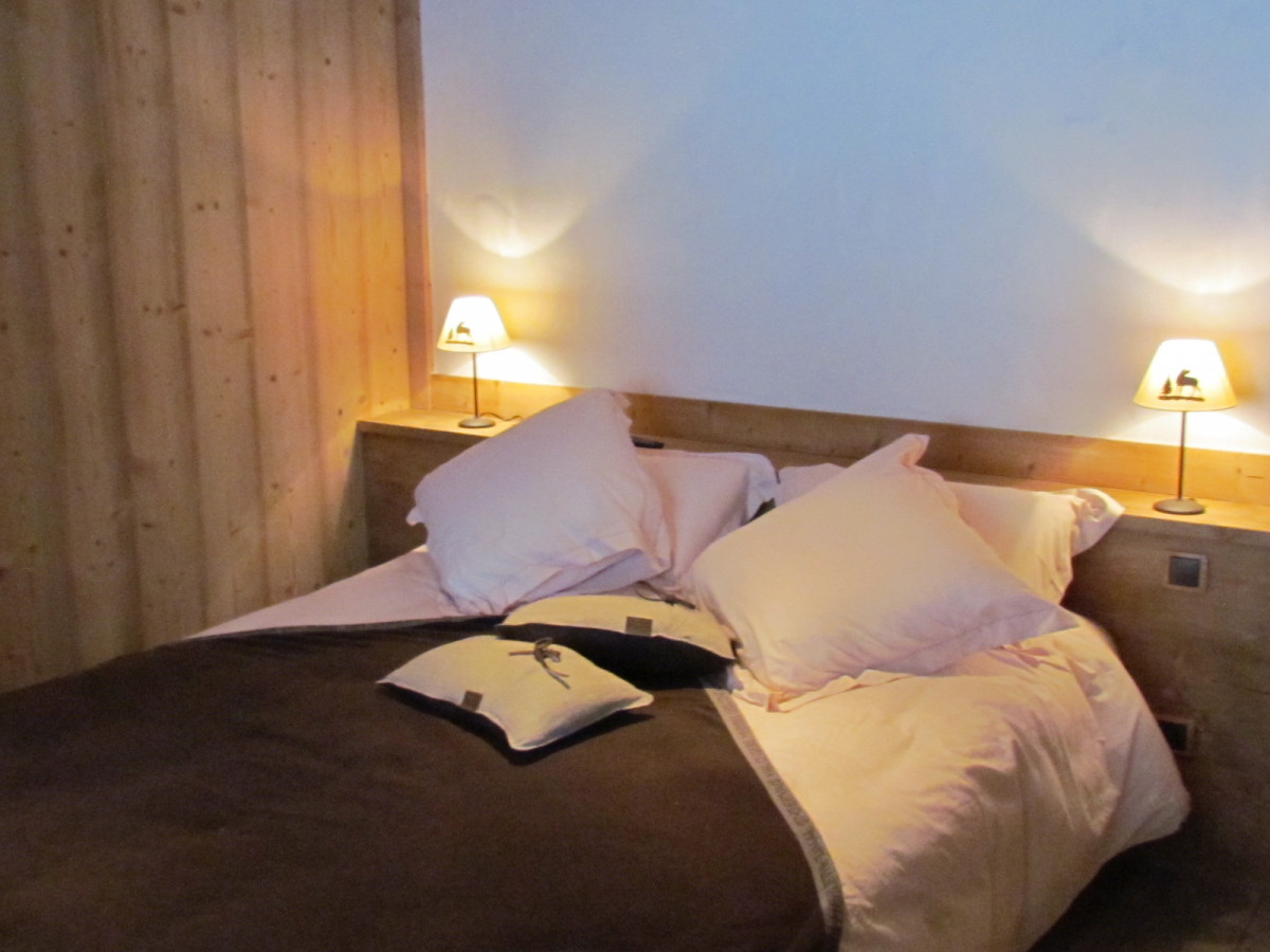 Chez-la-fine-chambre-lit-double-location-appartement-chalet-Les-Gets