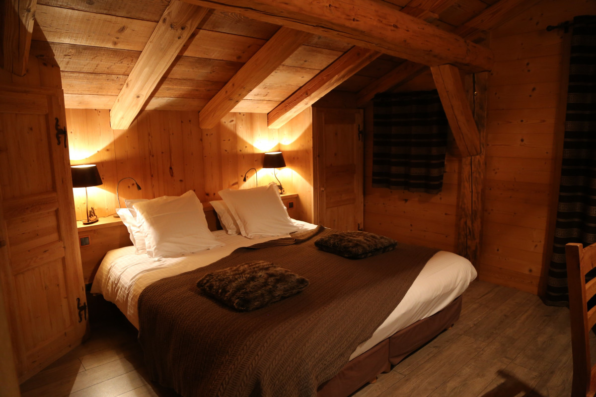 Chez-la-fine-chambre-lit-double-location-appartement-chalet-Les-Gets