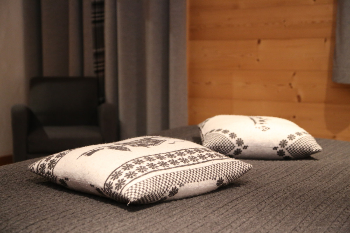 Chez-la-fine-chambre-lit-double-location-appartement-chalet-Les-Gets
