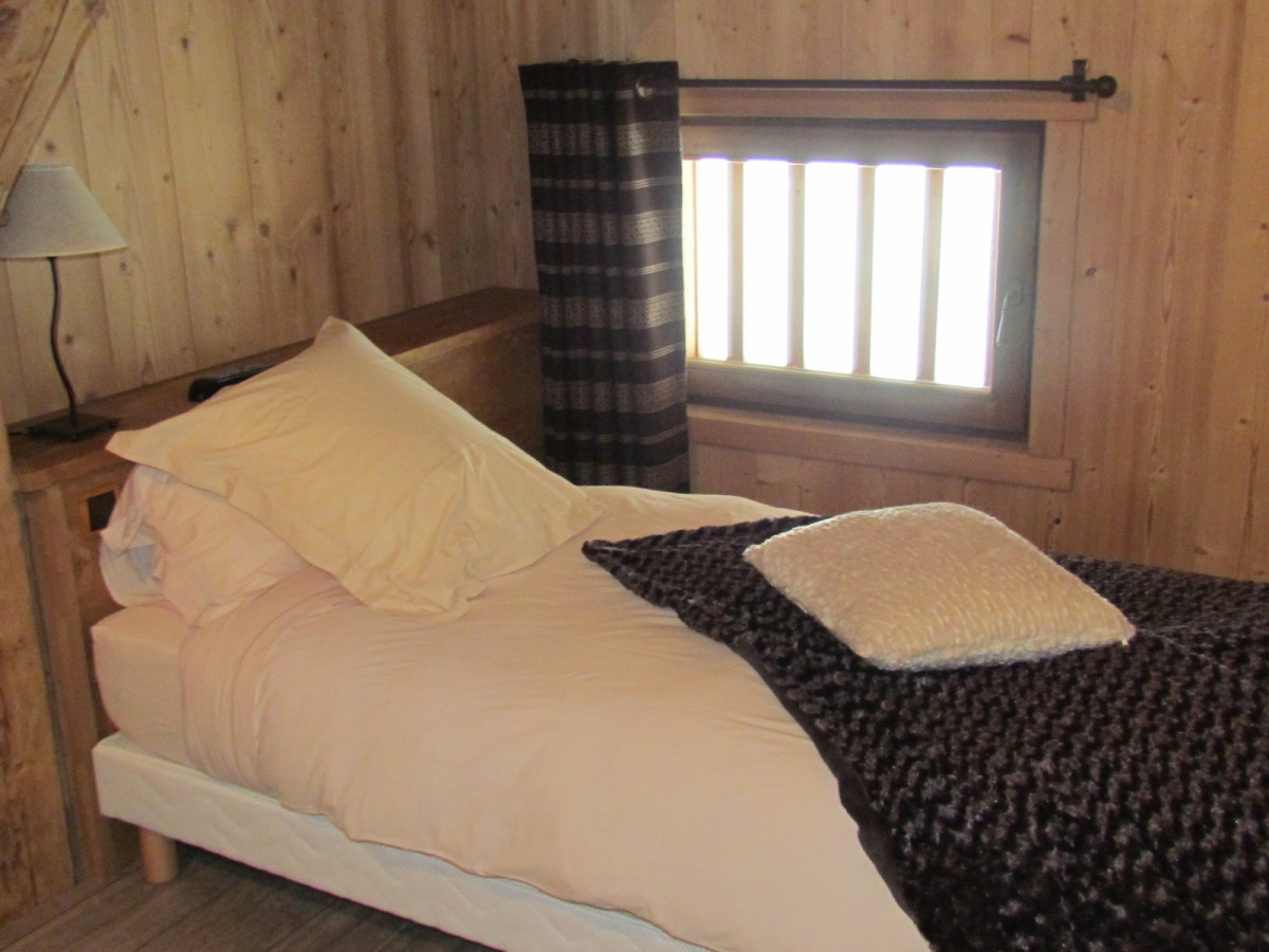 Chez-la-fine-chambre-lit-simple-location-appartement-chalet-Les-Gets