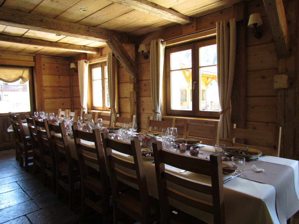 Chez-la-fine-salle-a-manger-location-appartement-chalet-Les-Gets