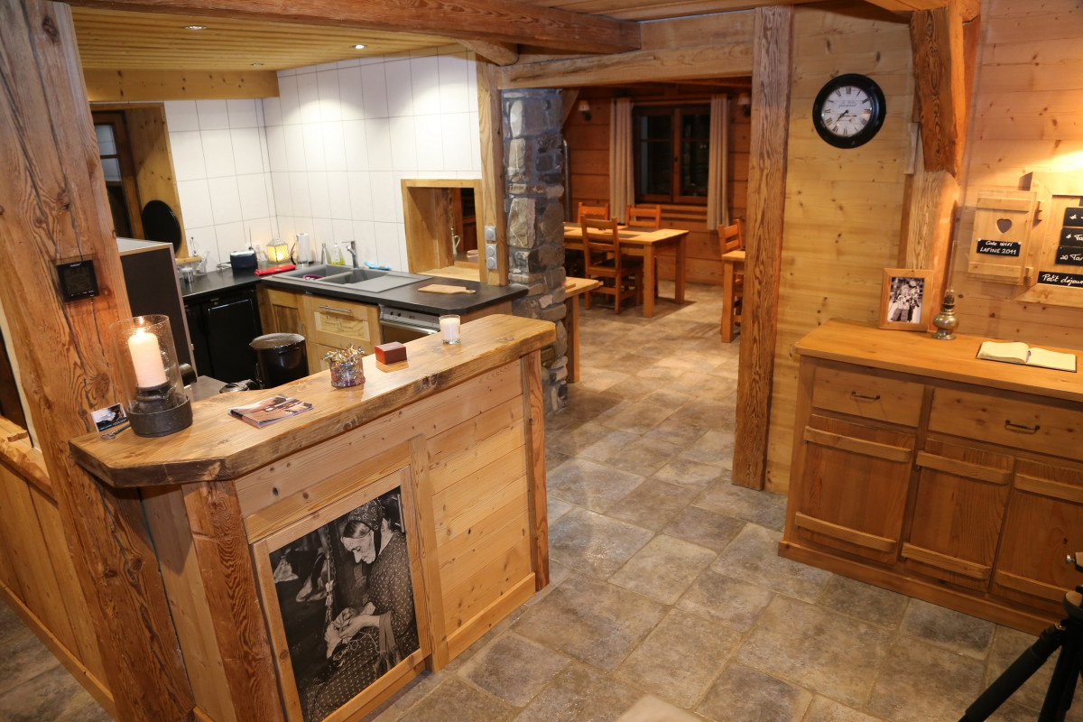 Chez-la-fine-salon-sejour-location-appartement-chalet-Les-Gets