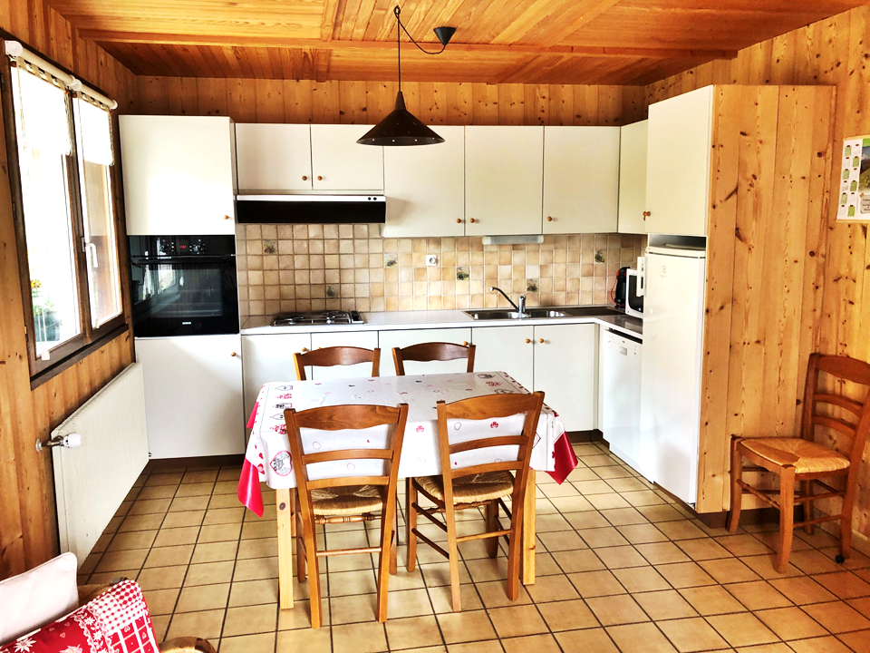 Clos-1-cuisine1-location-appartement-chalet-Les-Gets