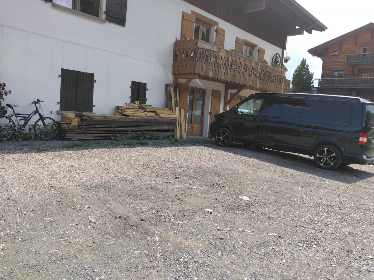 Clos-Chanterelle-exterieur-ete-parking-location-appartement-chalet-Les-Gets Clos-Chanterelle-exterieur-ete-parking-location-appartement-chalet-Les-Gets