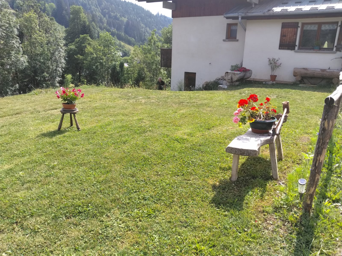 Clos-Myrtille-exterieur-ete-jardin-location-appartement-chalet-Les-Gets
