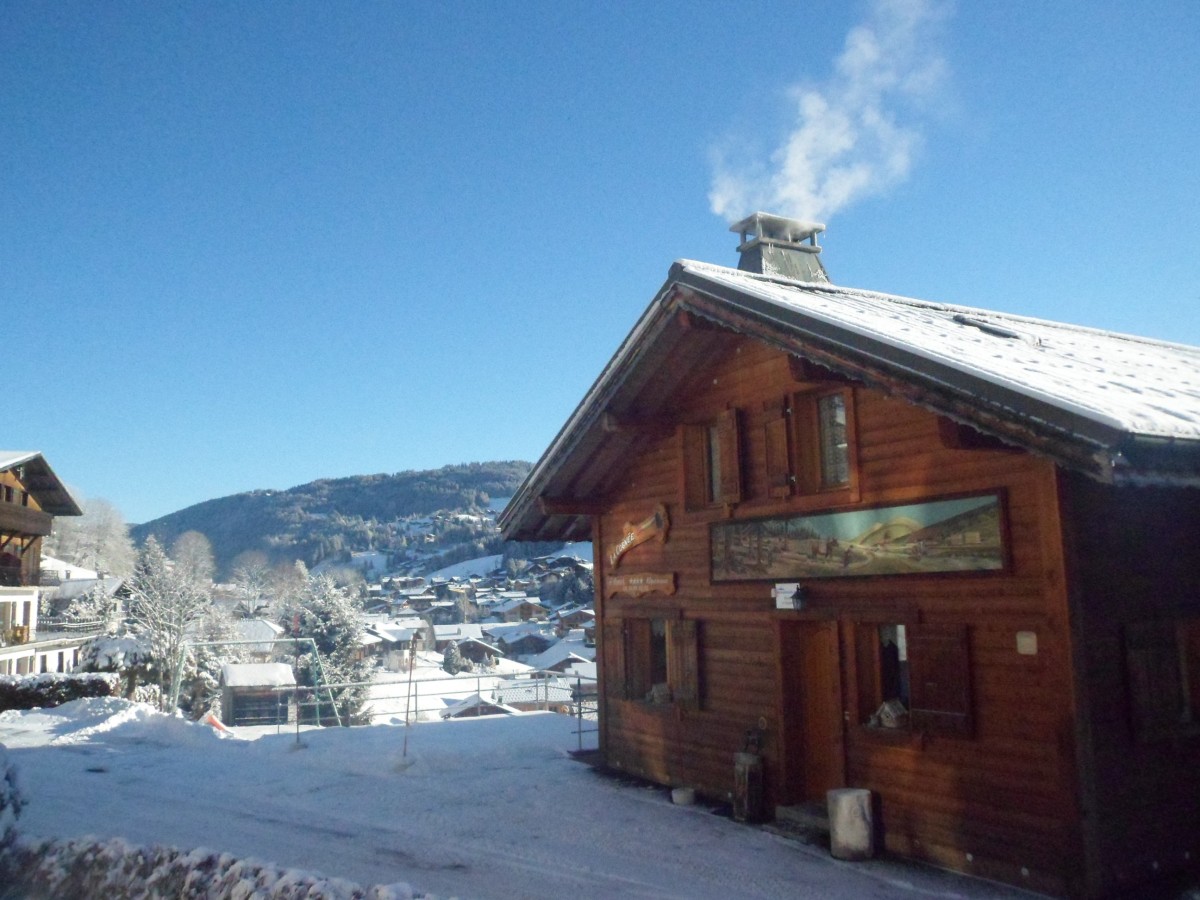 Cognee-exterieur-hiver-location-appartement-chalet-Les-Gets