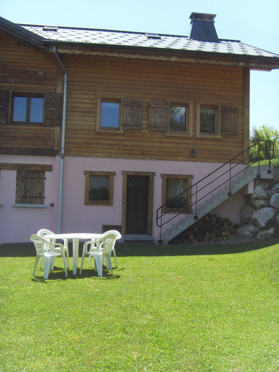 Cognee-jardin-ete-location-appartement-chalet-Les-Gets