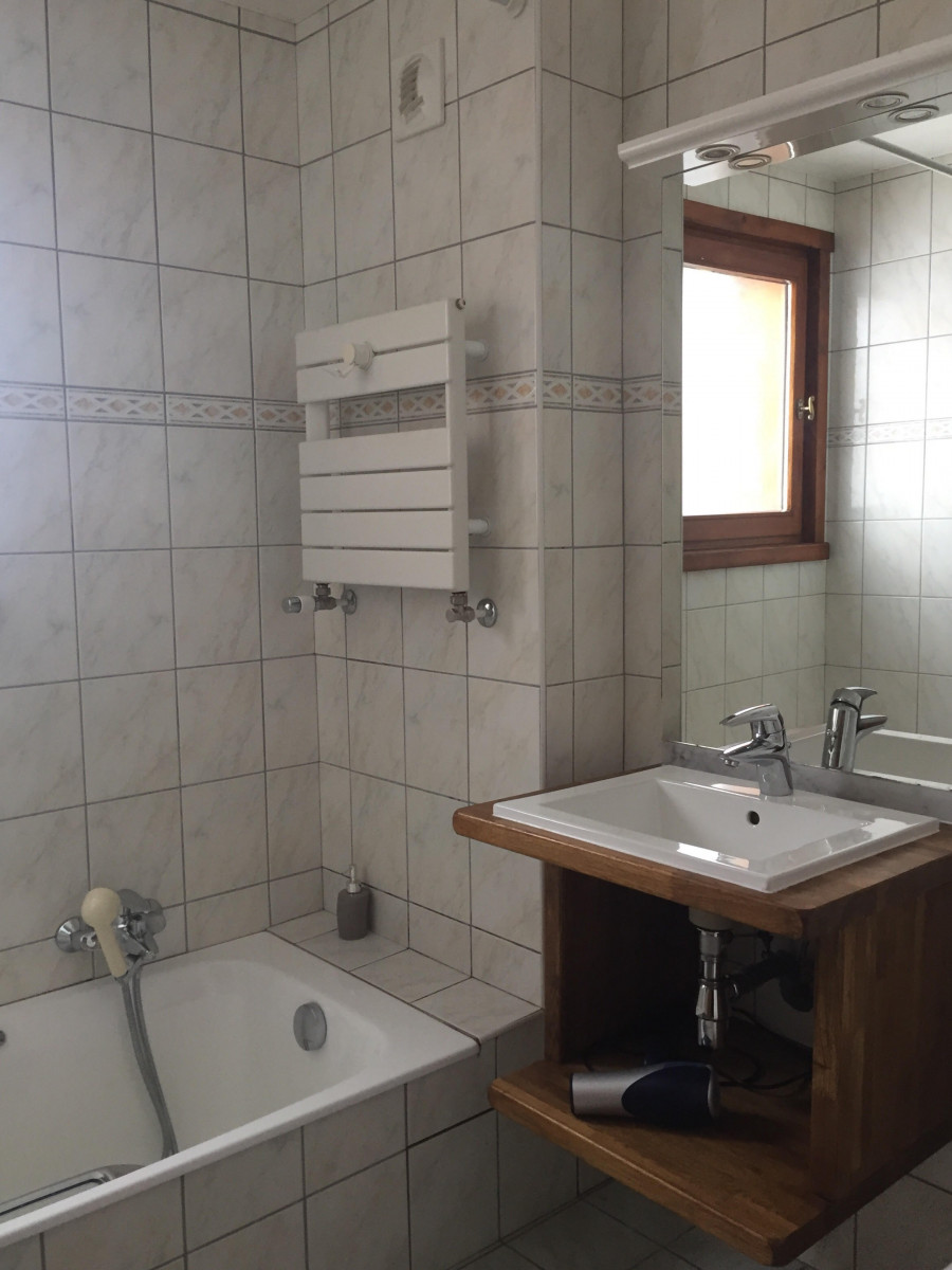 Cognee-salle-de-bain-location-appartement-chalet-Les-Gets