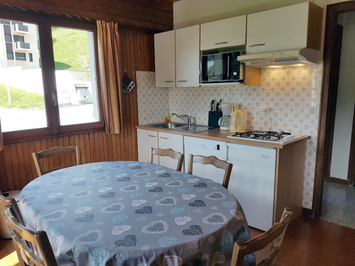 Corzolet-4-Bleuet-cuisine-location-appartement-chalet-Les-Gets