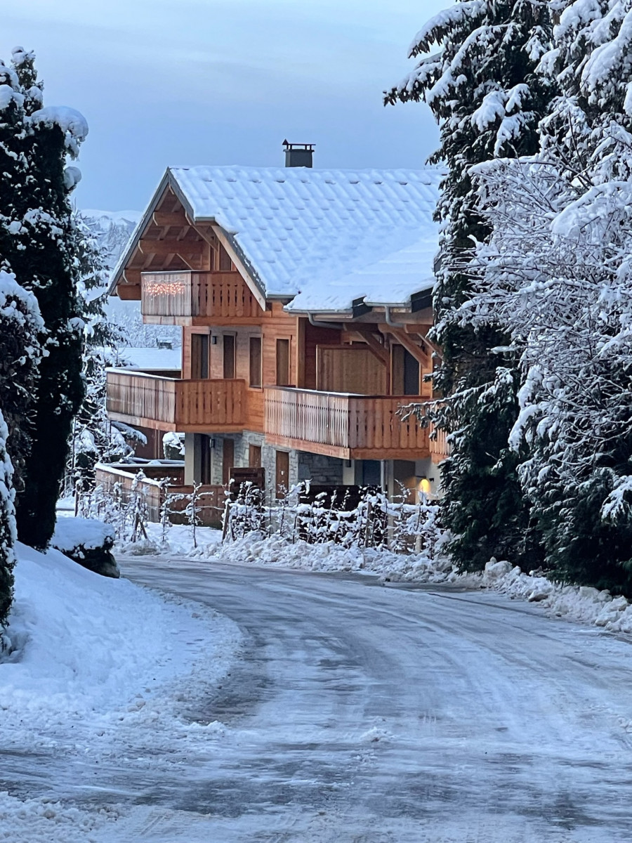 cottage-alpin-6-exterieur-hiver-location-appartement-chalet-Les-Gets