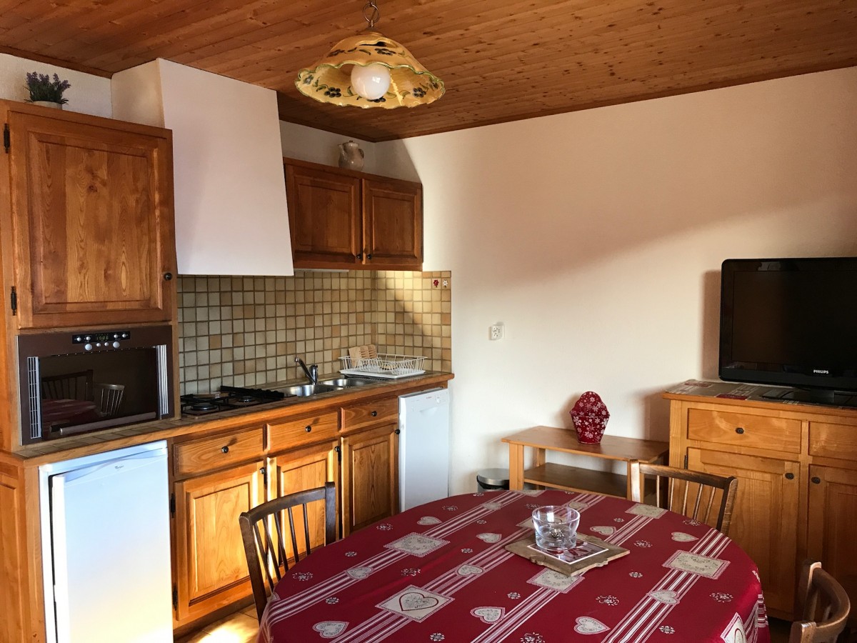 Cristaux-1-cuisine-location-appartement-chalet-Les-Gets