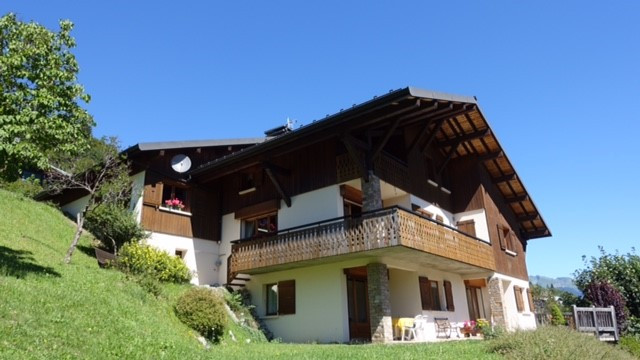 Cristaux-2-exterieur-ete-location-appartement-chalet-Les-Gets