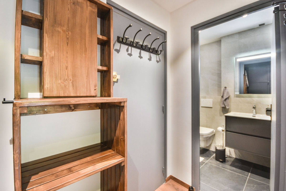 Drakkar29-entree-salle-de-bain-location-appartement-chalet-Les-Gets