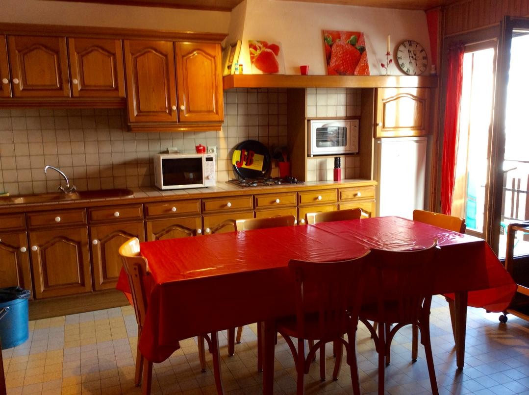 Eau-Vive-6-cuisine-location-appartement-chalet-Les-Gets