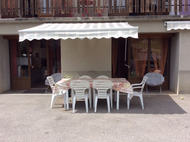 Eau-Vive-8-terrasse-ete-location-appartement-chalet-Les-Gets