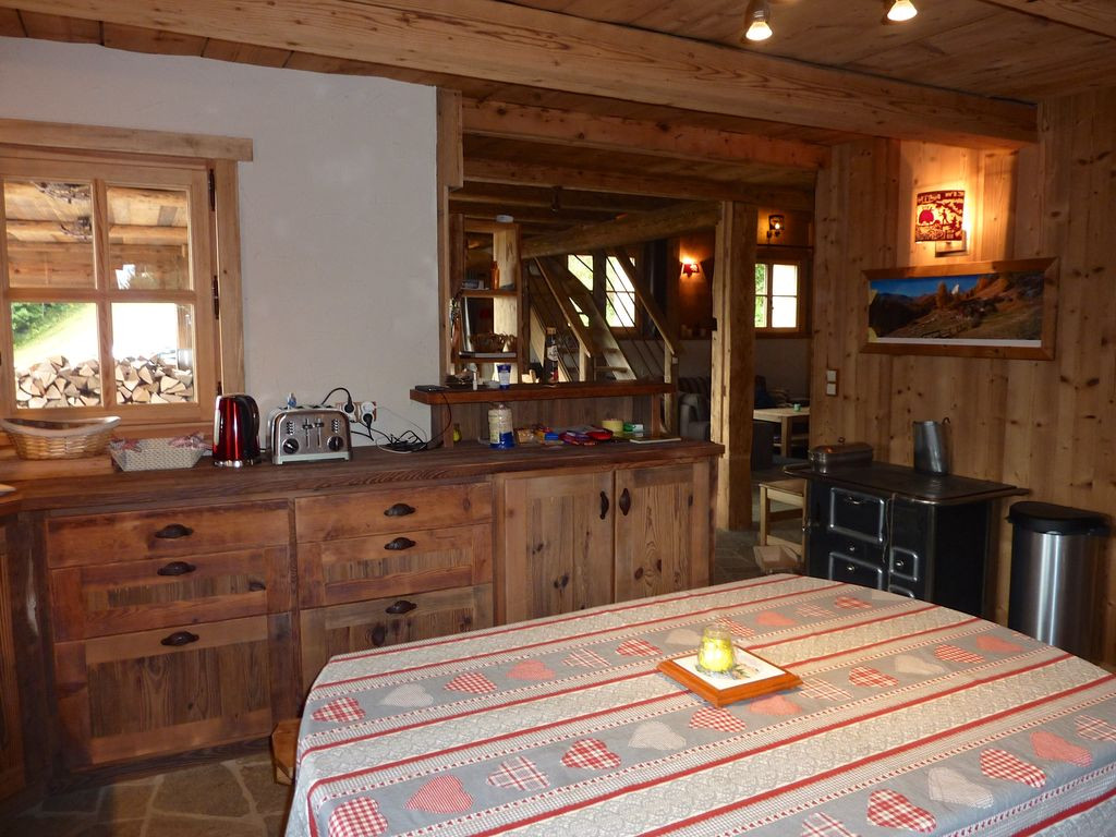 Ferme-de-Chry-cuisine-location-appartement-chalet-Les-Gets