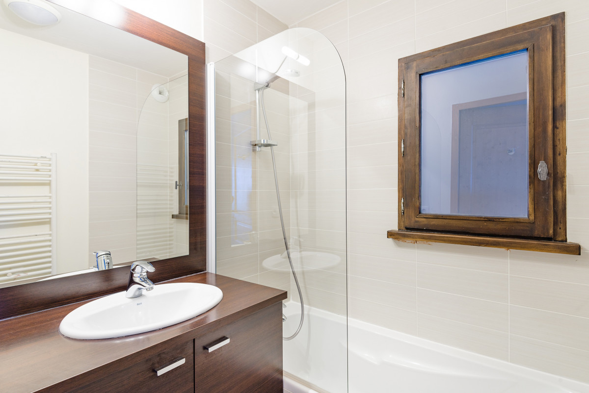 Fermes-d-Emiguy-2-pieces-6-personnes-salle de bain-location-appartement-chalet-Les-Gets Fermes-d-Emiguy-2-pieces-6-personnes-salle de bain-location-appartement-chalet-Les-Gets