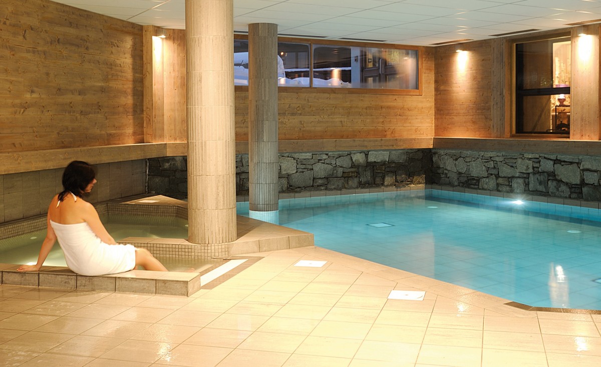 Fermes-d-Emiguy-3-pieces-alcove-8-personnes-piscine-interieure-location-appartement-chalet-Les-Gets