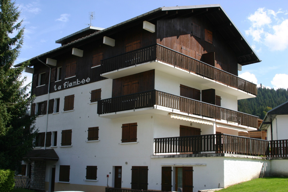 Flambee-exterieur-ete2-location-appartement-chalet-Les-Gets